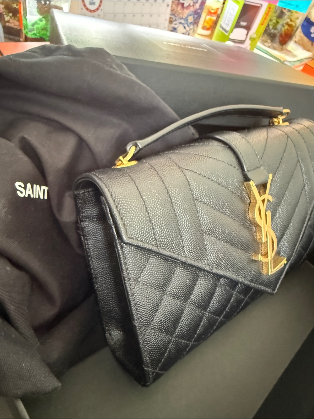 Like New Authentic YSL Envelope Tri-quilt gold on black Grain de Poudre leather - Picture 7 of 14